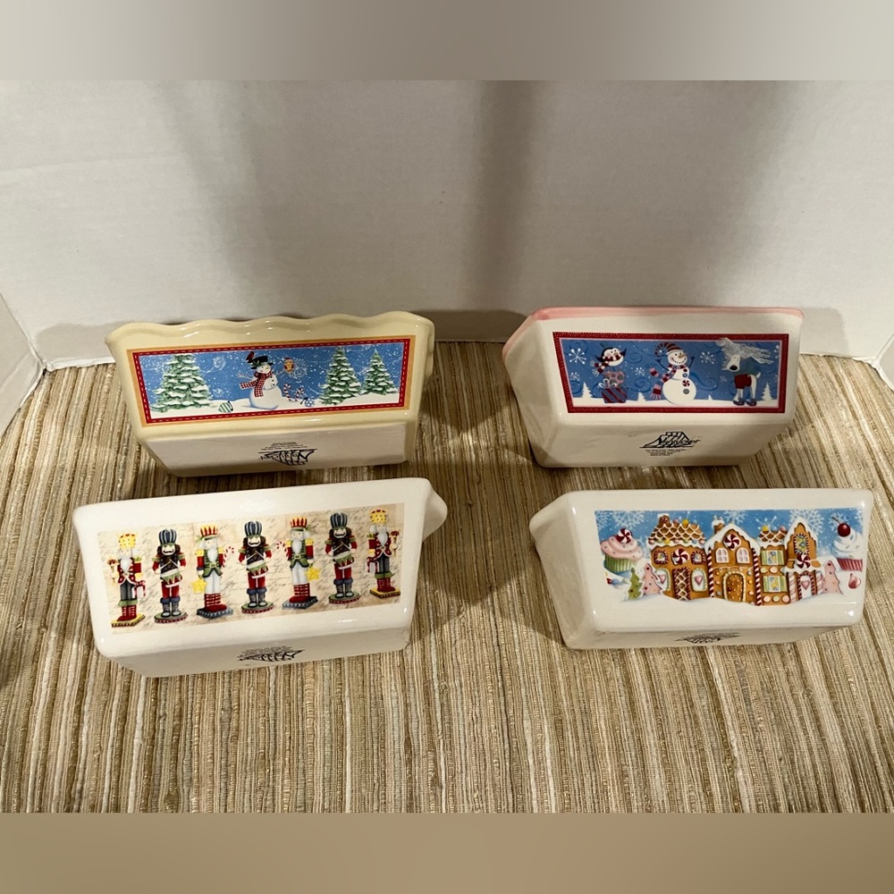 4 Nantucket Mini Stoneware Holiday Themed Ceramic Loaf Pan Set. 5x3x2